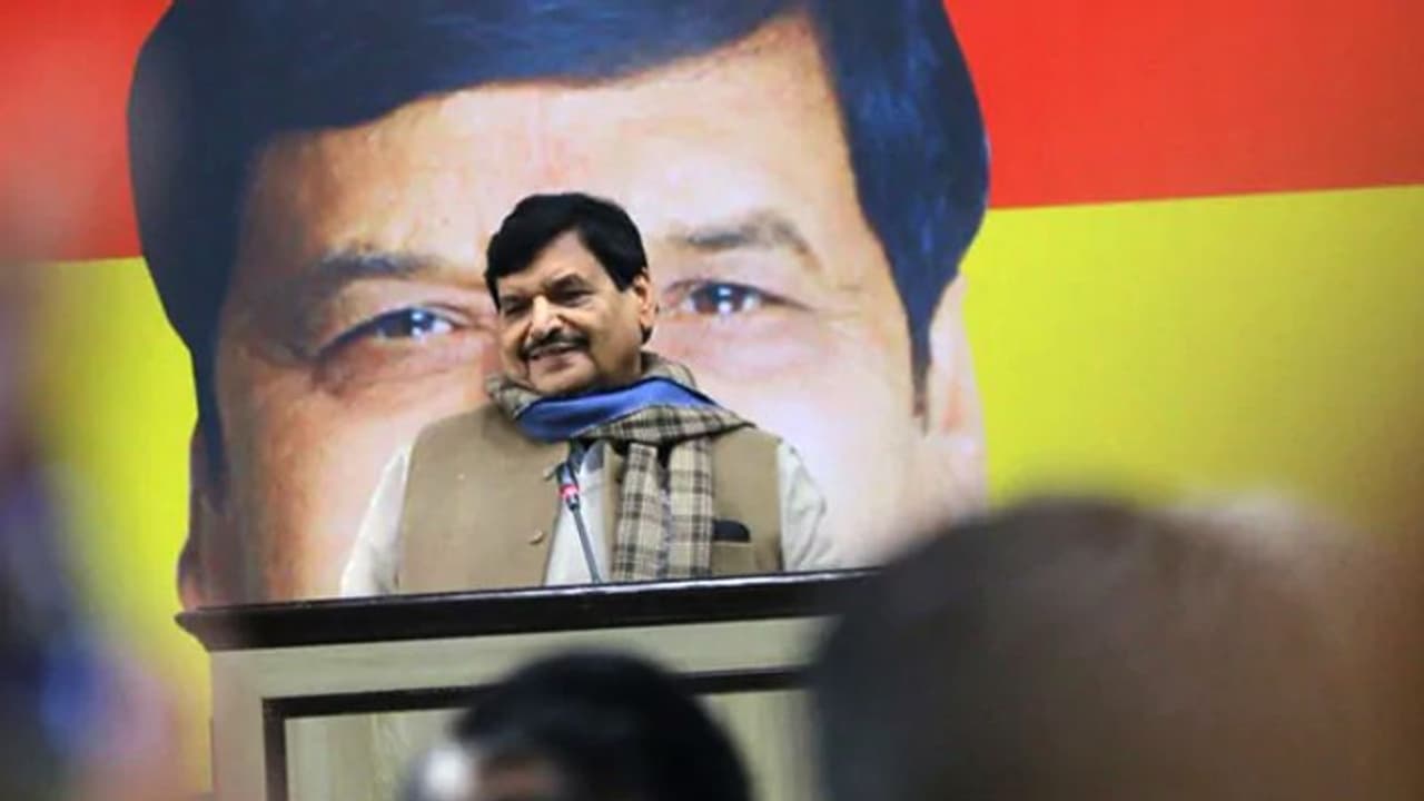 सपा के साथ मिलकर सरकार बनाना चाहते हैं शिवपाल, बोले मैं अखिलेश को दोबारा CM बनते देखना चाहता हूं सपा के साथ मिलकर सरकार बनाना चाहते हैं शिवपाल, बोले मैं अखिलेश को दोबारा CM बनते देखना चाहता हूं