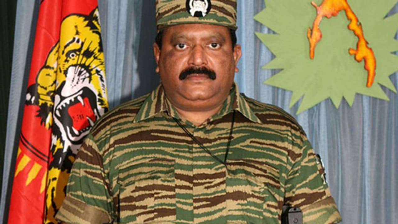 தமிழின தலைவர் பிரபாகரனை கொன்றவருக்கு முக்கிய பதவி... முதல் நாளிலேயே கொடூர முகத்தை காட்டிய ராஜபக்சே..! தமிழின தலைவர் பிரபாகரனை கொன்றவருக்கு முக்கிய பதவி... முதல் நாளிலேயே கொடூர முகத்தை காட்டிய ராஜபக்சே..!