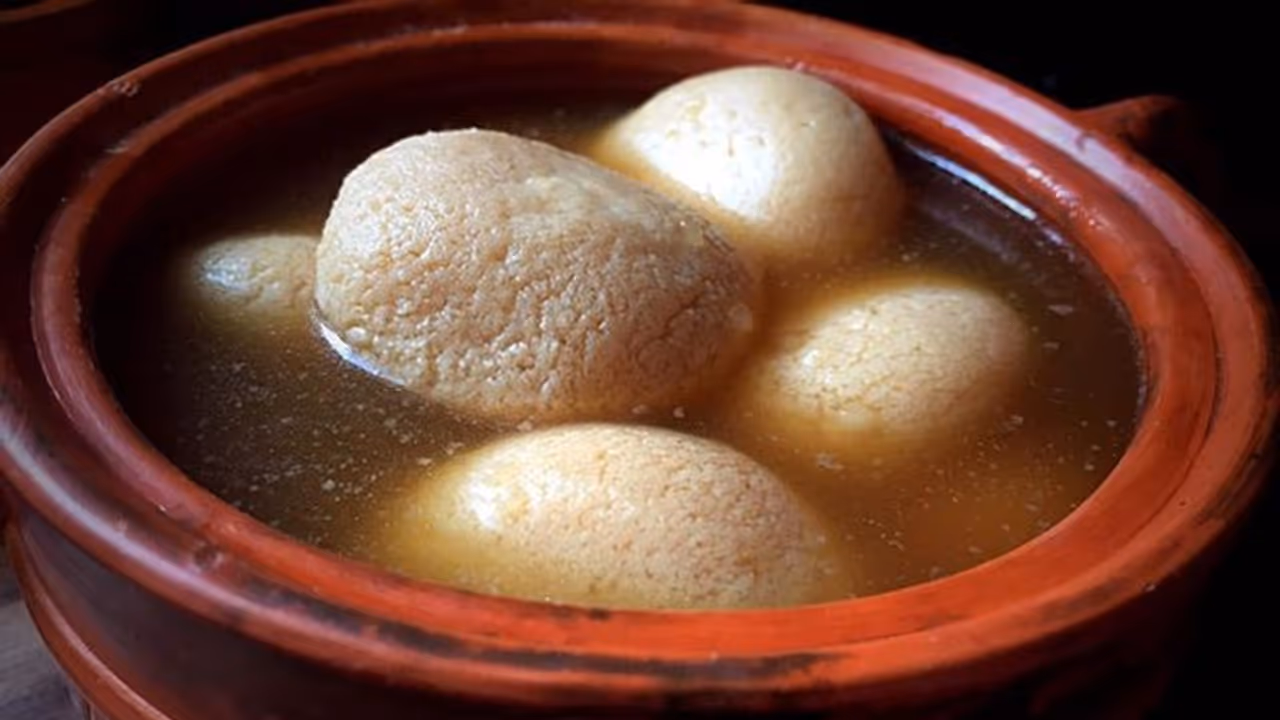 Hot Rosogolla গরম রসগোল্লার গুণ শুনলে চমকে যাবেন, হবে নাকি খানকতক