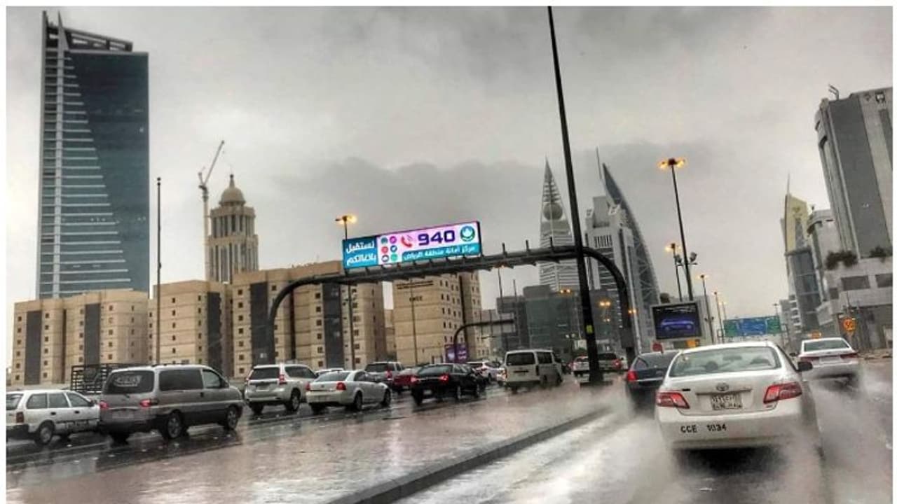 സൗദിയിൽ ശൈത്യം തുടങ്ങി; മഴ തുടരുന്നു ചിത്രങ്ങള് സൗദിയിൽ ശൈത്യം തുടങ്ങി; മഴ തുടരുന്നു ചിത്രങ്ങള്