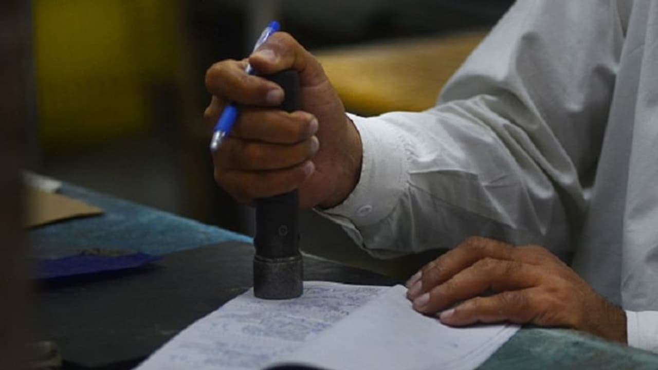 Pakistan resumes postal mail services with India