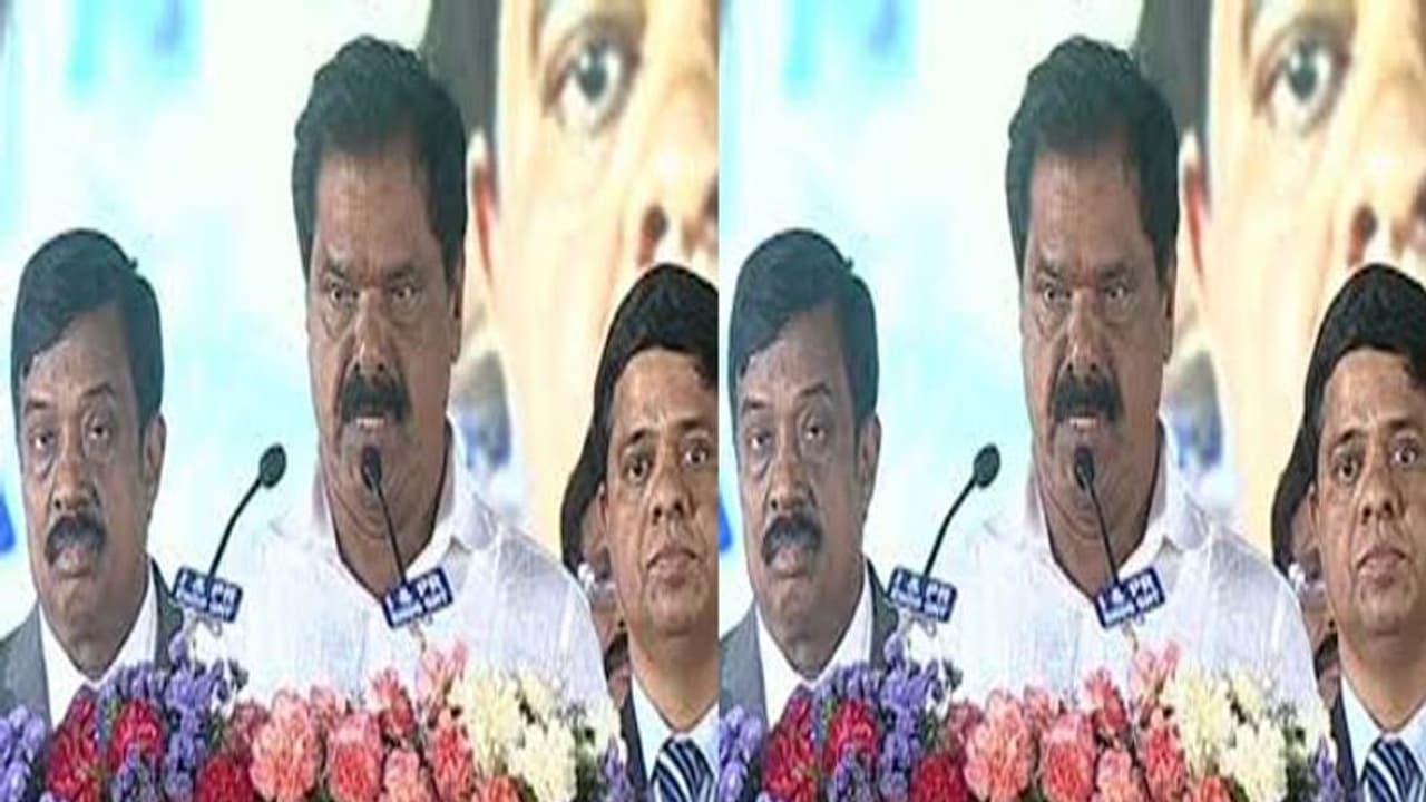 సగం బార్లు మీవేగా బుర్ర పనిచేయడం లేదా: దేవినేని ఉమాపై డిప్యూటీ సీఎం ఫైర్ సగం బార్లు మీవేగా బుర్ర పనిచేయడం లేదా: దేవినేని ఉమాపై డిప్యూటీ సీఎం ఫైర్