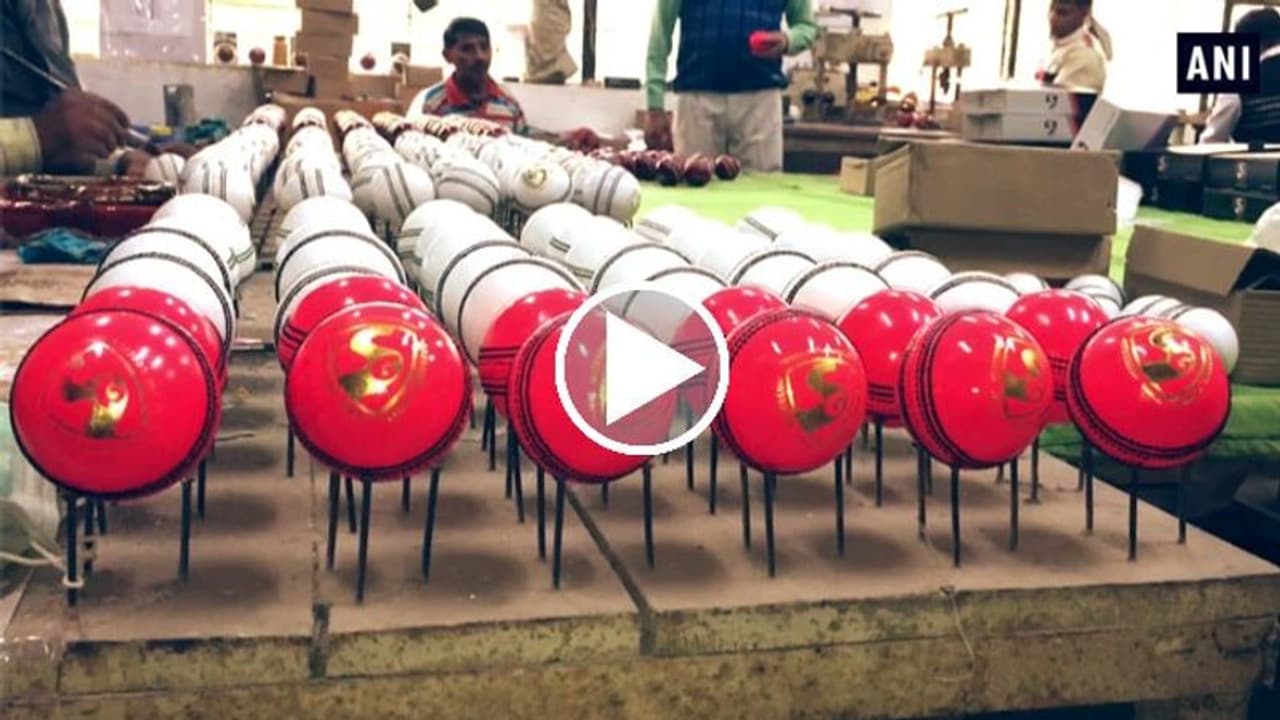 ടെസ്റ്റ് ക്രിക്കറ്റ് പൂര്ണമായും പിങ്ക് പന്തിലാകുമോ? ചരിത്ര മാറ്റത്തിന് പന്തെടുത്ത് ഡ്യൂക്സ് ടെസ്റ്റ് ക്രിക്കറ്റ് പൂര്ണമായും പിങ്ക് പന്തിലാകുമോ? ചരിത്ര മാറ്റത്തിന് പന്തെടുത്ത് ഡ്യൂക്സ്