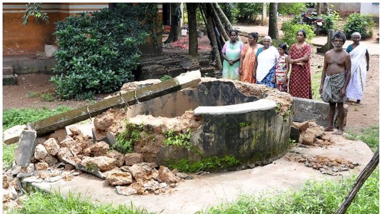 'കുടിവെള്ളം മുട്ടിച്ച്' കിണര് ഇടിഞ്ഞു; കോളനിവാസികള് ദുരിതത്തില് 'കുടിവെള്ളം മുട്ടിച്ച്' കിണര് ഇടിഞ്ഞു; കോളനിവാസികള് ദുരിതത്തില്