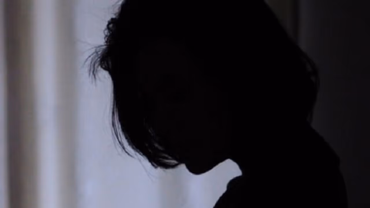 பள்ளி வேனில் வைத்து தினமும் சிறுமிக்கு பாலியல் சீண்டல்... 55 வயது முதியவர் போக்சோவில் கைது..! பள்ளி வேனில் வைத்து தினமும் சிறுமிக்கு பாலியல் சீண்டல்... 55 வயது முதியவர் போக்சோவில் கைது..!