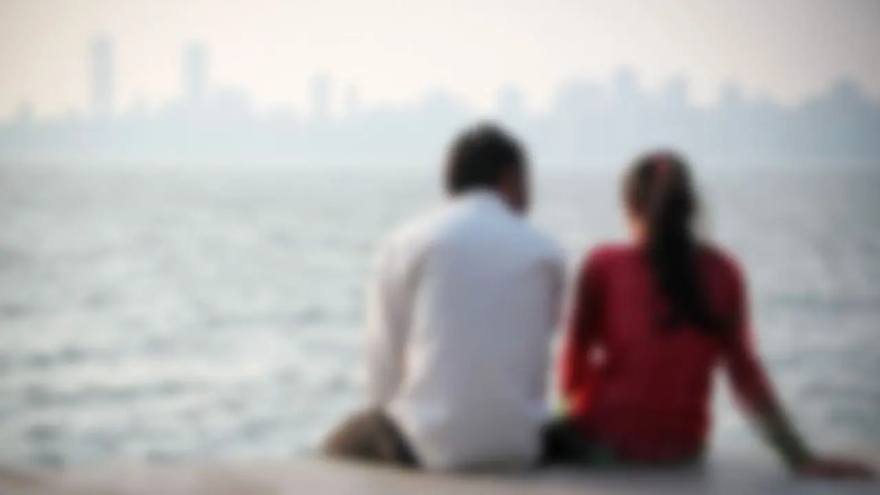 ప్రియుడితో రాసలీలల్లో భార్య, పక్క గదిలోనే మరో జంట: షాకైన భర్త ప్రియుడితో రాసలీలల్లో భార్య, పక్క గదిలోనే మరో జంట: షాకైన భర్త