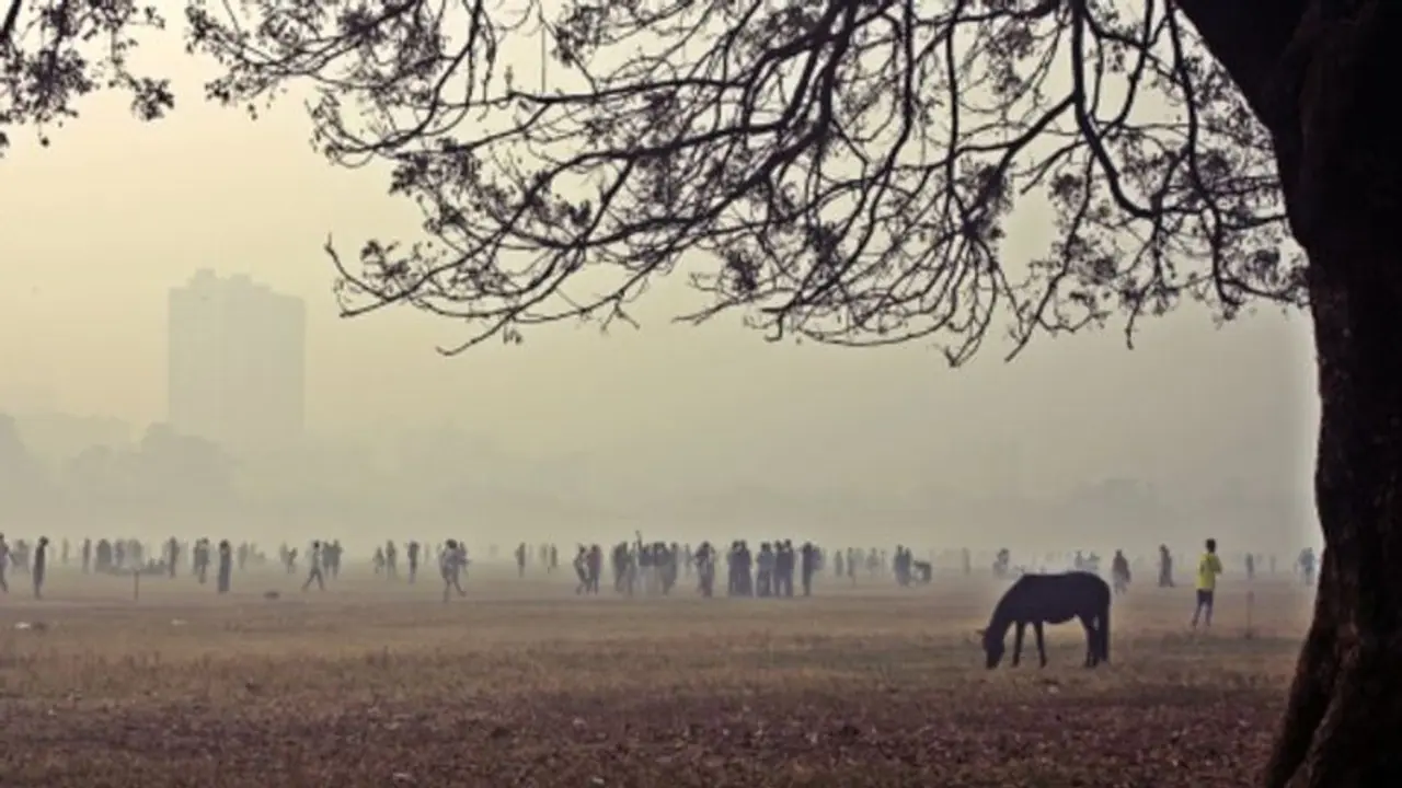 ঠান্ডা হাওয়ার সঙ্গে ভোরের আলো ফুটল শহর কলকাতায় , তাপমাত্রার পারদ নামল আরও দুই ডিগ্রি ঠান্ডা হাওয়ার সঙ্গে ভোরের আলো ফুটল শহর কলকাতায় , তাপমাত্রার পারদ নামল আরও দুই ডিগ্রি