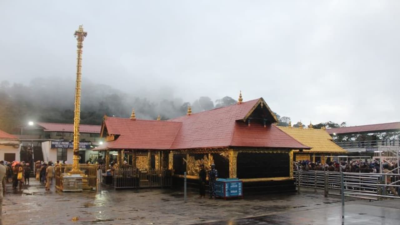 കൊവിഡ് ജാഗ്രത: തിരുവിതാംകൂര് ദേവസ്വത്തിന്റെ ക്ഷേത്രങ്ങളില് കര്ശന നിയന്ത്രണങ്ങള് കൊവിഡ് ജാഗ്രത: തിരുവിതാംകൂര് ദേവസ്വത്തിന്റെ ക്ഷേത്രങ്ങളില് കര്ശന നിയന്ത്രണങ്ങള്