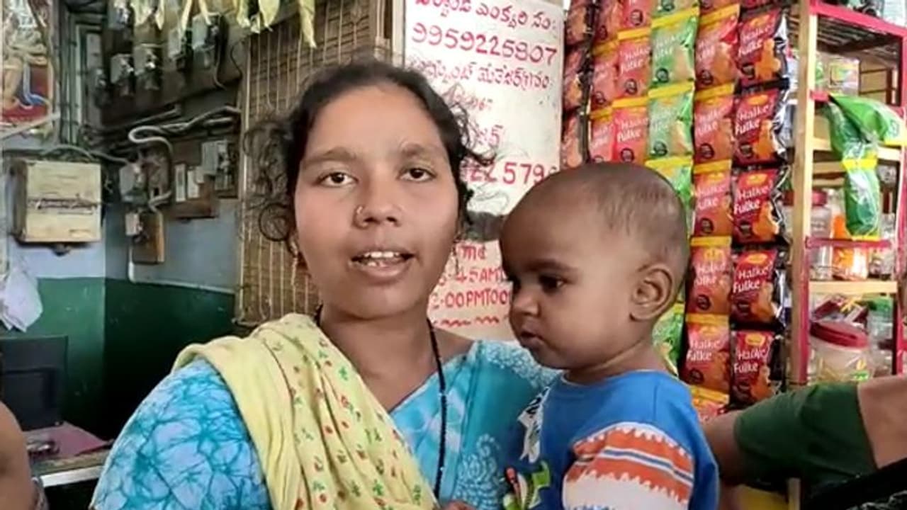 ఎమ్మిగనూరులో అదృశ్యమైన చిన్నారి క్షేమం ఎమ్మిగనూరులో అదృశ్యమైన చిన్నారి క్షేమం