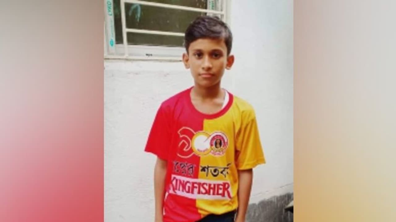 পড়াশোনা নিয়ে প্রায়ই বকাবকি, মানতে না পেরে মায়ের শাড়ি জড়িয়ে আত্মঘাতী ছাত্র পড়াশোনা নিয়ে প্রায়ই বকাবকি, মানতে না পেরে মায়ের শাড়ি জড়িয়ে আত্মঘাতী ছাত্র