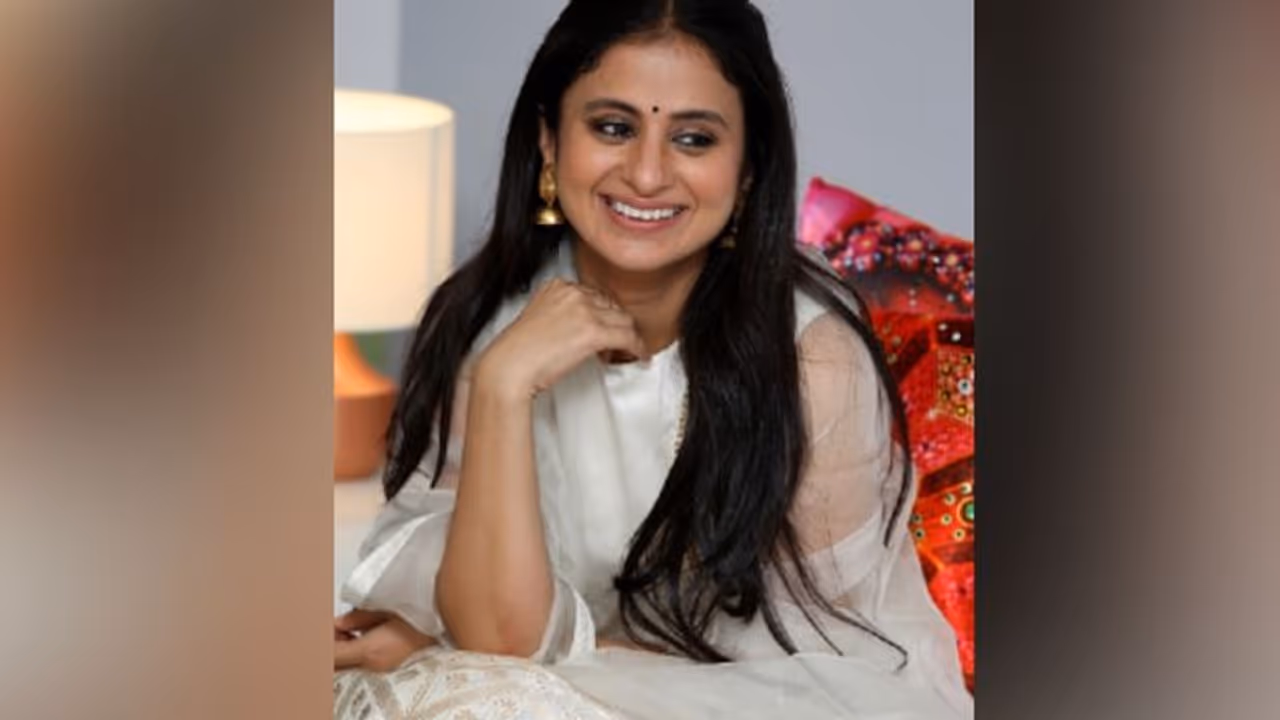 আলুপোস্তের টানে বারবার ফিরে আসেন এই শহরে, জানালেন আউট অফ লাভ এর রসিকা আলুপোস্তের টানে বারবার ফিরে আসেন এই শহরে, জানালেন আউট অফ লাভ এর রসিকা