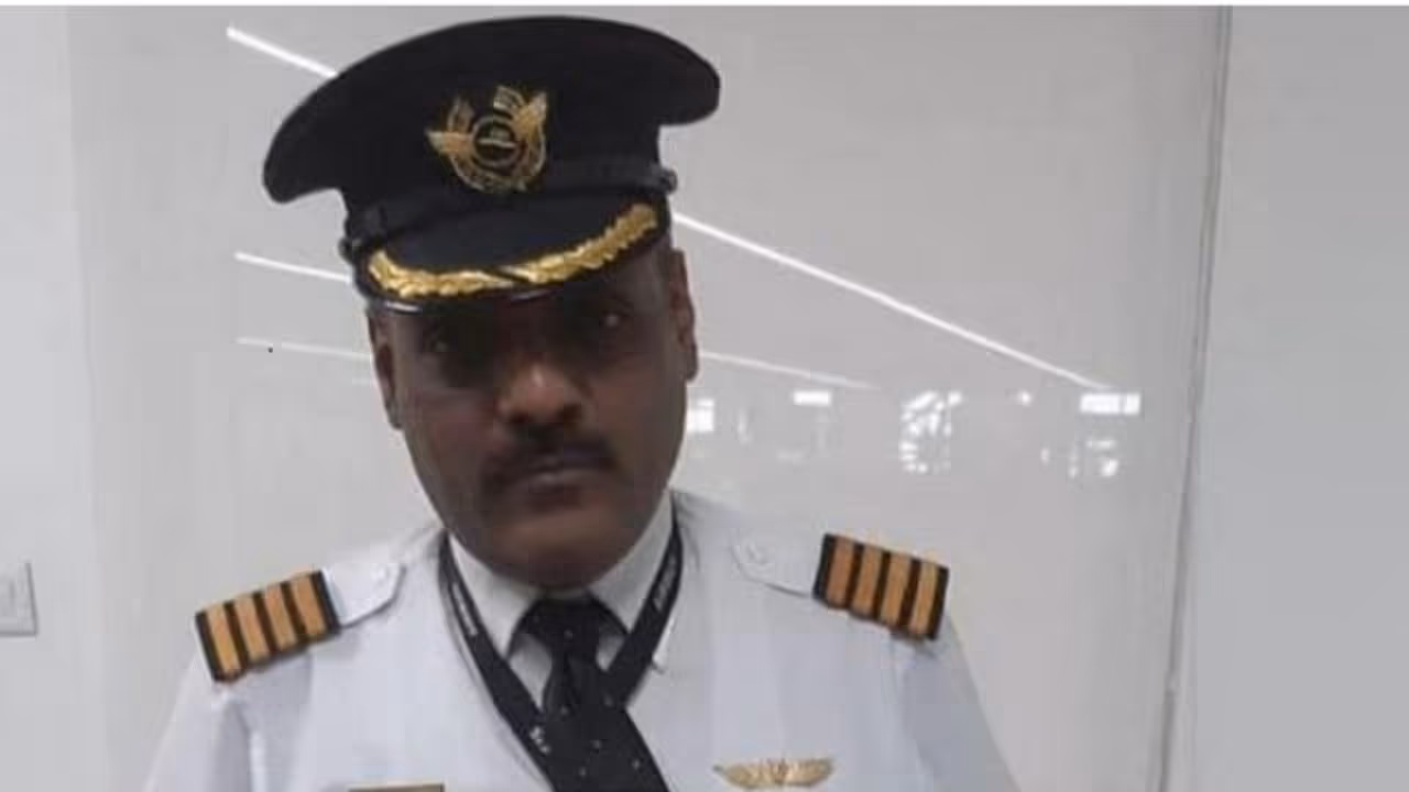 Delhi man arrested for pretending to be pilot to skip queue Delhi man arrested for pretending to be pilot to skip queue