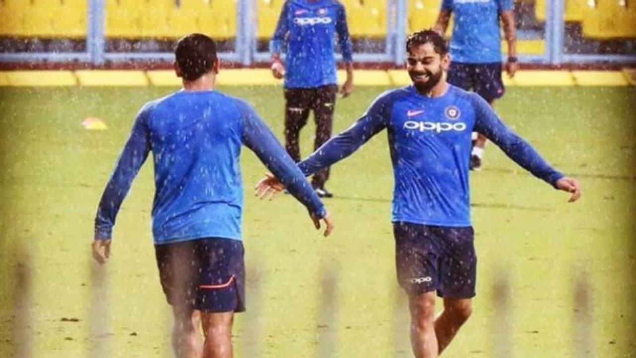 இந்திய அணியில் மீண்டும் தல தோனி.. க்ளூ கொடுத்த கோலி