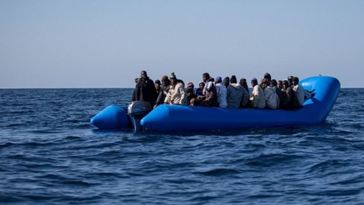 অবৈধ ভাবে ব্রিটেনে ঢোকার চেষ্টা, রেফ্রিজারেটর থেকে উদ্ধার জীবিত ২৫ অভিবাসী অবৈধ ভাবে ব্রিটেনে ঢোকার চেষ্টা, রেফ্রিজারেটর থেকে উদ্ধার জীবিত ২৫ অভিবাসী