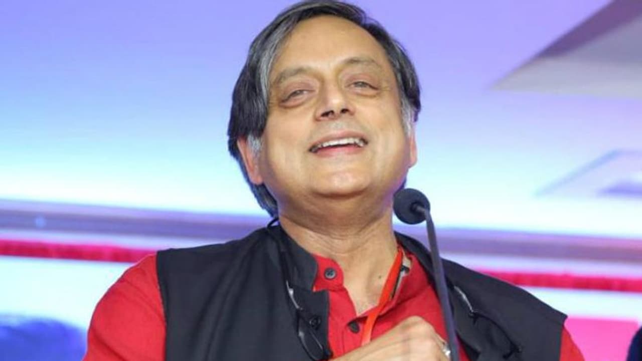 ശശി തരൂരിന് മലയാളത്തില്‍ ജന്മദിനാശംസകള്‍ നേര്‍ന്ന് മോദി; ഹൃദയം തൊട്ടെന്ന് ശശി തരൂര്‍