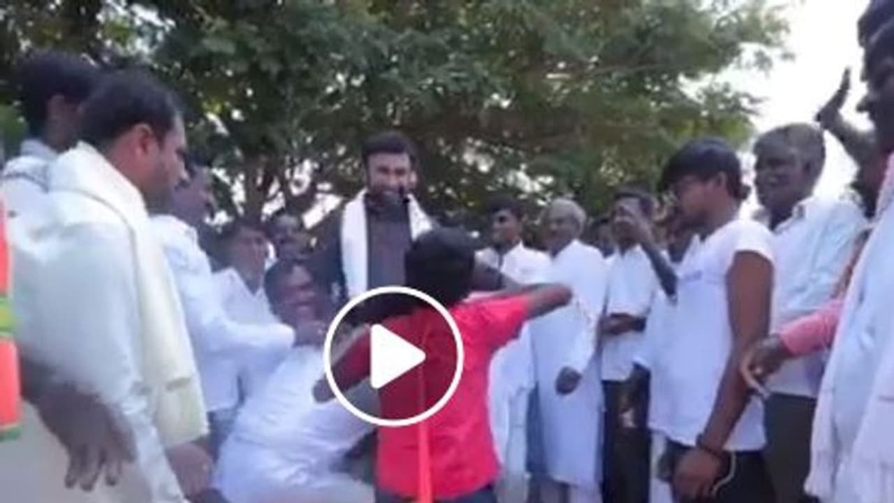 ಸುಧಾಕರ್ ವಿನೂತನ ಪ್ರಚಾರ, ಬಿಜೆಪಿ ಬಾವುಟವೇ ಎಲ್ಲೂ ಇಲ್ಲ, ಯಾಕಂತೆ! ಸುಧಾಕರ್ ವಿನೂತನ ಪ್ರಚಾರ, ಬಿಜೆಪಿ ಬಾವುಟವೇ ಎಲ್ಲೂ ಇಲ್ಲ, ಯಾಕಂತೆ!