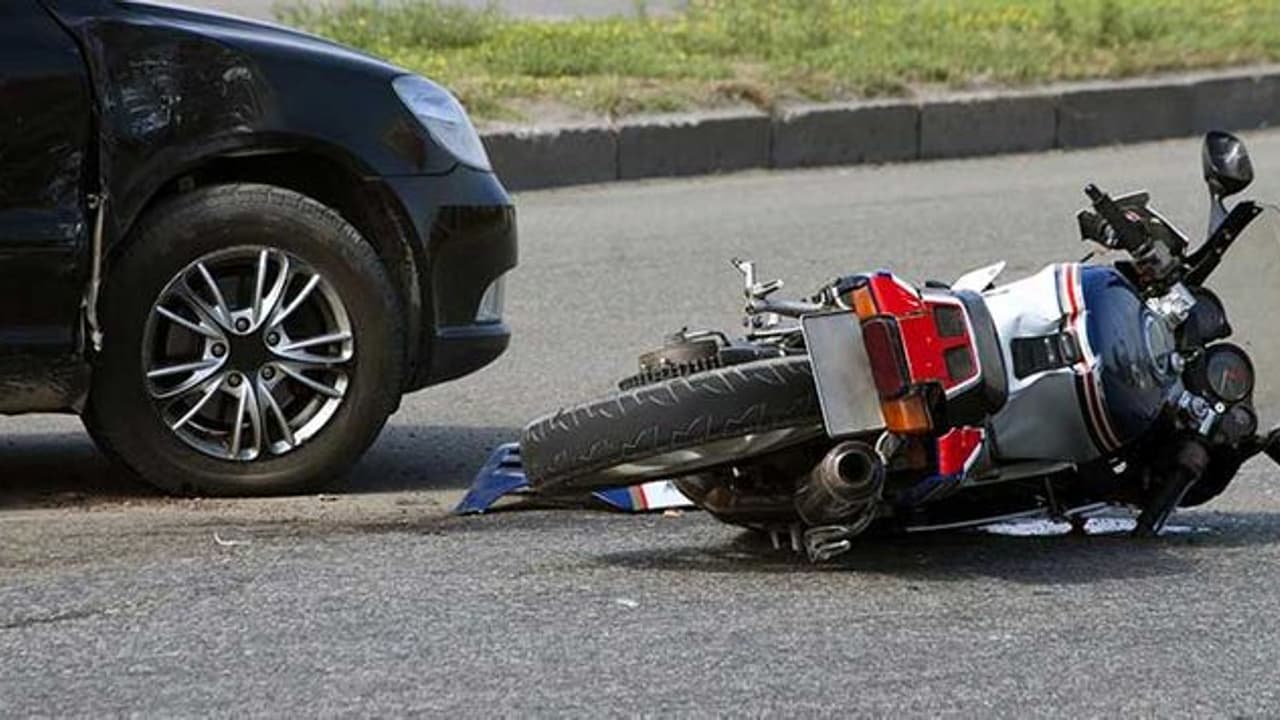 नए मोटर व्हीकल एक्ट लागू होने के बाद सरकार का दावा, हादसों में होने वाली मौतों में आई 10% की कमी नए मोटर व्हीकल एक्ट लागू होने के बाद सरकार का दावा, हादसों में होने वाली मौतों में आई 10% की कमी