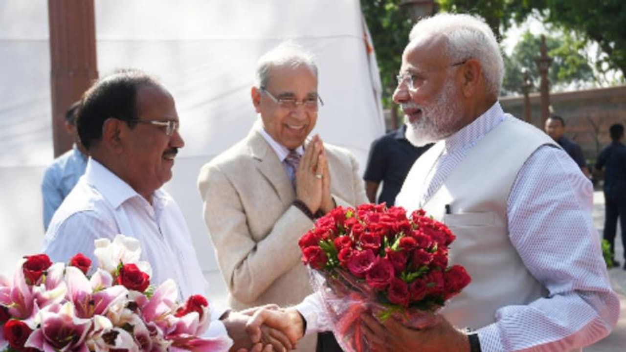 ডিসেম্বরের শুরুতেই চূড়ান্ত হচ্ছে 'চিফ অব ডিফেন্স স্টাফ', কাদের নাম বাছলেন ডোভাল ডিসেম্বরের শুরুতেই চূড়ান্ত হচ্ছে 'চিফ অব ডিফেন্স স্টাফ', কাদের নাম বাছলেন ডোভাল