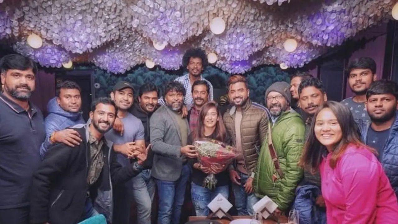 முற்றிலும் வித்தியாசமான கெட்டப்பில் ஆச்சரியப்படுத்தும் விஜய் ஆண்டனி! வைரலாகும் 'அக்னிச் சிறகுகள்' கேரக்டர் லுக்!