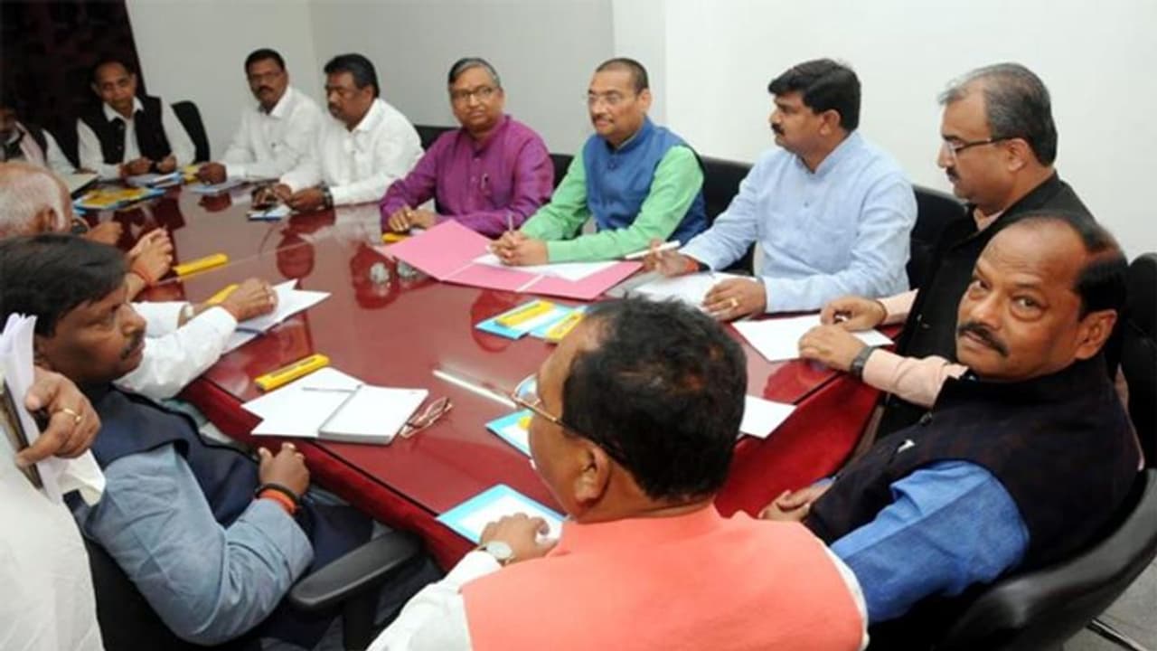 झारखंडः चुनावी सरगर्मियां हुईं तेज, भाजपा ने जारी की उम्मीदवारों की 5 वीं लिस्ट झारखंडः चुनावी सरगर्मियां हुईं तेज, भाजपा ने जारी की उम्मीदवारों की 5 वीं लिस्ट