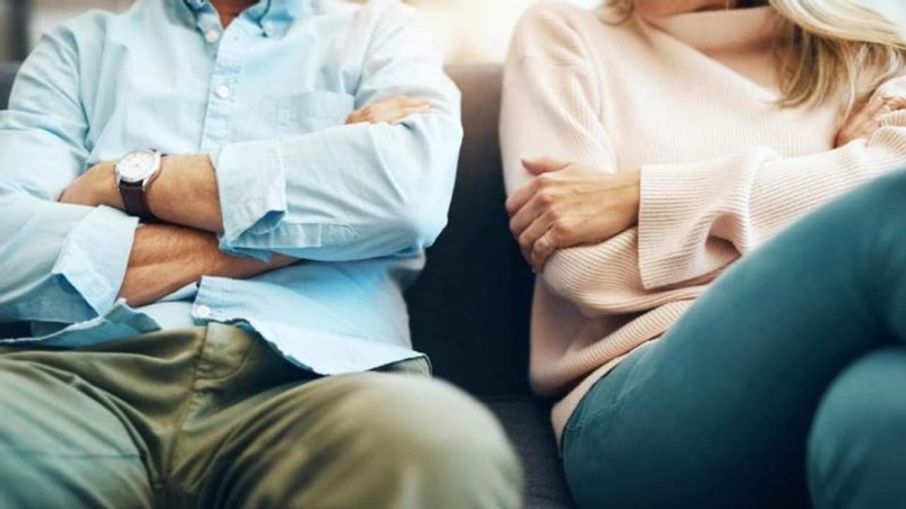 ഭാര്യയുടെ ശമ്പളം കൂടുന്നത് പുരുഷന് മാനസിക പിരിമുറുക്കമുണ്ടാക്കും ! ഭാര്യയുടെ ശമ്പളം കൂടുന്നത് പുരുഷന് മാനസിക പിരിമുറുക്കമുണ്ടാക്കും !