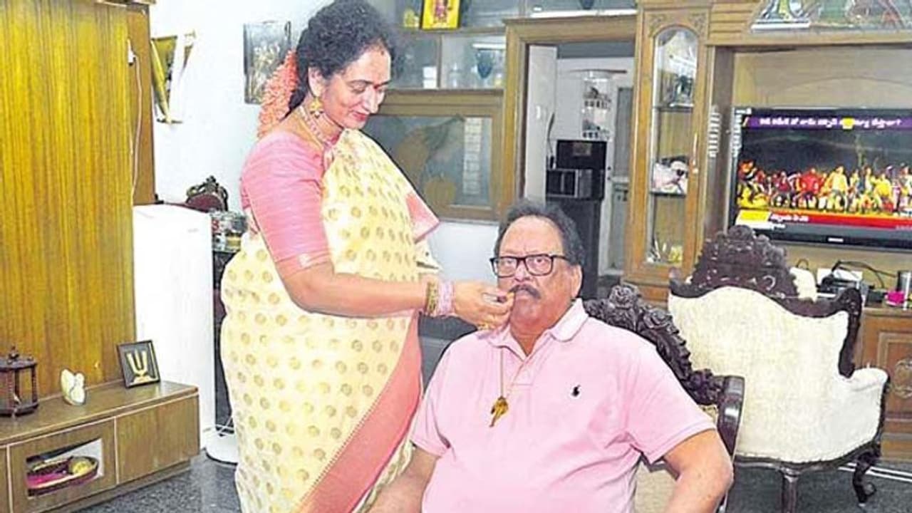 నేను బాగానే ఉన్నాను.. సీనియర్ నటుడు కృష్ణంరాజు కామెంట్స్! నేను బాగానే ఉన్నాను.. సీనియర్ నటుడు కృష్ణంరాజు కామెంట్స్!