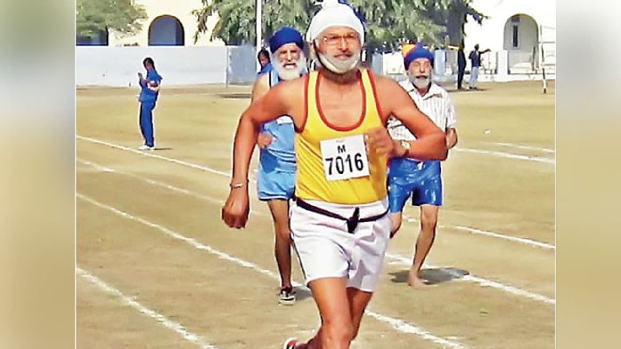 दौड़ जीतने की खुशी बर्दाश्त नहीं कर पाया 78 साल का धावक, रेस पूरी करते ही आ गया हार्ट अटैक दौड़ जीतने की खुशी बर्दाश्त नहीं कर पाया 78 साल का धावक, रेस पूरी करते ही आ गया हार्ट अटैक