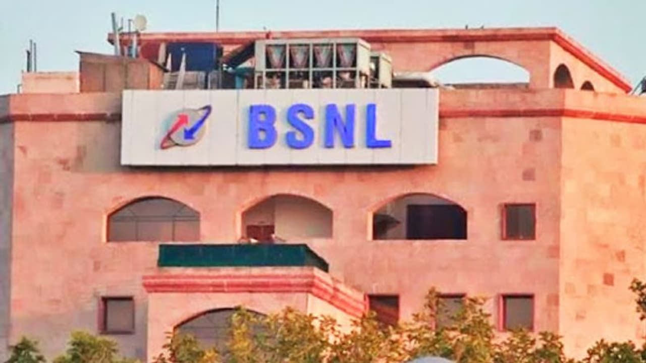 अब BSNL ने दिया ग्राहकों को झटका, 1 दिसंबर से महंगा होगा प्लान अब BSNL ने दिया ग्राहकों को झटका, 1 दिसंबर से महंगा होगा प्लान