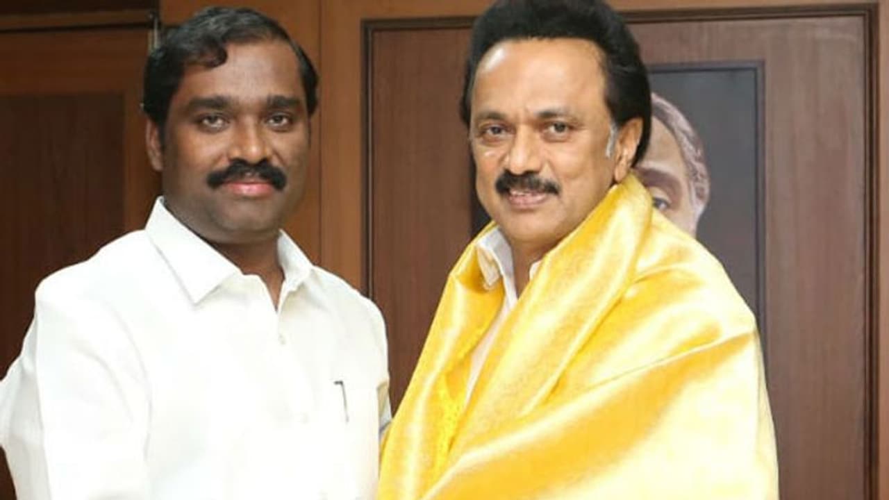 ஸ்டாலின் முதல்வராகணும்னா எங்கள மதிச்சே ஆகணும்! இல்லேன்னா கதை கந்தலாயிடும்: தி.மு.க.வை மிரட்டுவது யார்னு தெரியுதா? ஸ்டாலின் முதல்வராகணும்னா எங்கள மதிச்சே ஆகணும்! இல்லேன்னா கதை கந்தலாயிடும்: தி.மு.க.வை மிரட்டுவது யார்னு தெரியுதா?