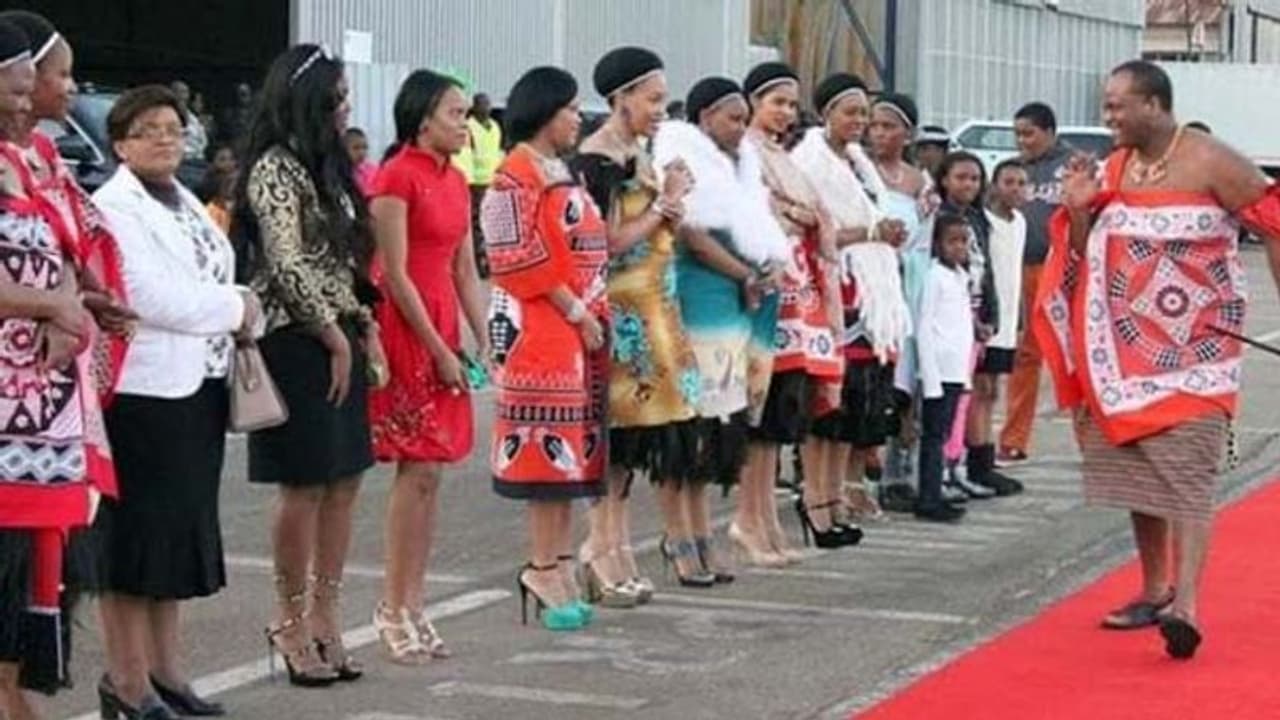 15 மனைவிகளுடன் உல்லாசம்..!! 175 கோடியில் விதவிதமாக கார்களை வாங்கி கொடுத்து சல்லாபம்..!! 15 மனைவிகளுடன் உல்லாசம்..!! 175 கோடியில் விதவிதமாக கார்களை வாங்கி கொடுத்து சல்லாபம்..!!