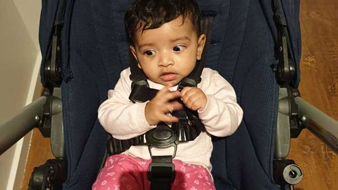 விமானத்தில் வந்த பச்சிளம் குழந்தை திடீர் மரணம்..! பரிதவிக்கும் பெற்றோர்..! விமானத்தில் வந்த பச்சிளம் குழந்தை திடீர் மரணம்..! பரிதவிக்கும் பெற்றோர்..!