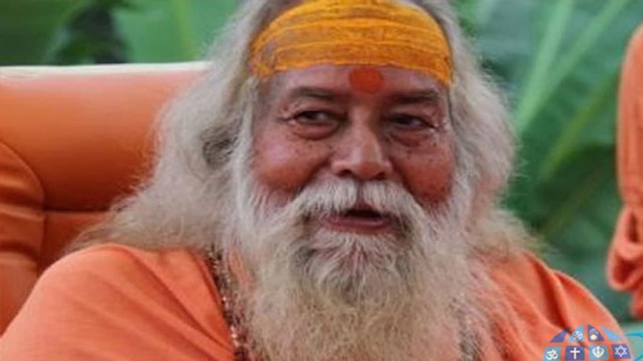 BHU विवाद में अब हिंदू धर्मगुरु भी कूदे, मुस्लिम प्रोफेसर को मिला अन्य विभागों के छात्रों का साथ