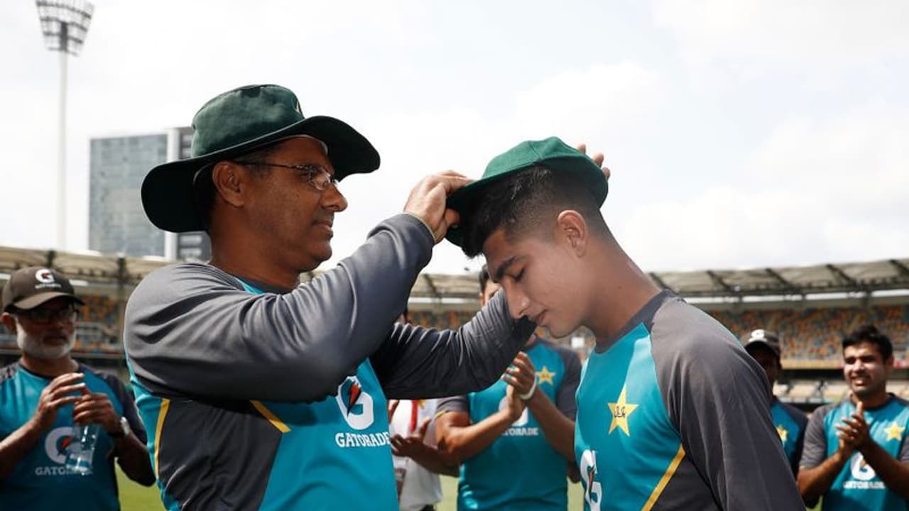 ടീം ഇന്ത്യക്കെതിരെ വജ്രായുധത്തെ ഇറക്കി പാകിസ്ഥാന്; നസീം ഷായ്ക്ക് ഇന്ന് രാജ്യാന്തര ടി20 അരങ്ങേറ്റം ടീം ഇന്ത്യക്കെതിരെ വജ്രായുധത്തെ ഇറക്കി പാകിസ്ഥാന്; നസീം ഷായ്ക്ക് ഇന്ന് രാജ്യാന്തര ടി20 അരങ്ങേറ്റം