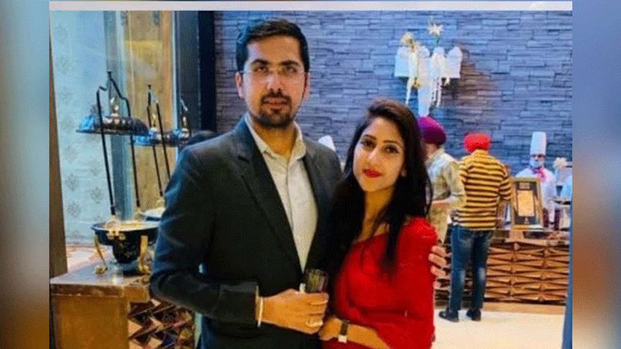 शादी के दिन 7 फेरे लेने से पहले महिला विधायक ने किया भावुक Tweet, बनने जा रही है इस MLA की दुल्हन शादी के दिन 7 फेरे लेने से पहले महिला विधायक ने किया भावुक Tweet, बनने जा रही है इस MLA की दुल्हन