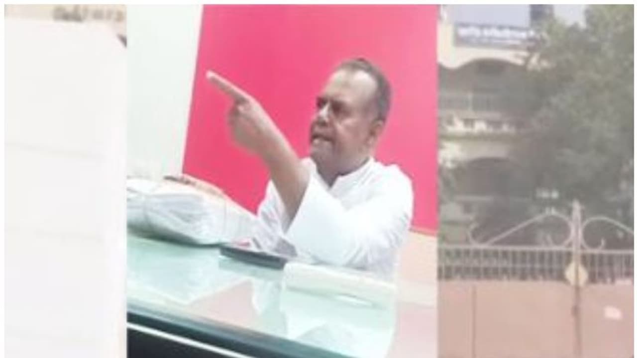 மாணவிகளிடம் ஆபாச வீடியோ காட்டி துன்புறுத்தல்..! பள்ளி தாளாளரின் செய்த அதிர்ச்சி காட்சி..!