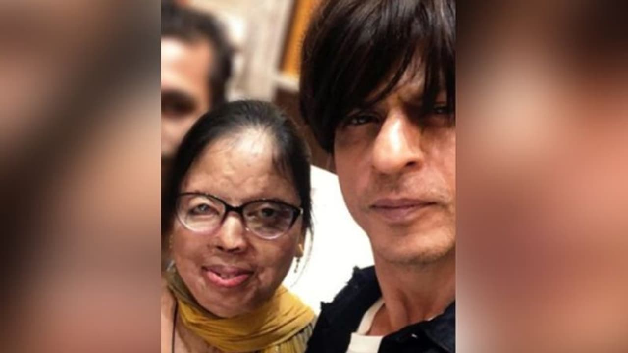 নবদম্পতিকে শুভেচ্ছাবার্তা শাহরুখের, ট্যুইটে শেয়ার করলেন ছবি নবদম্পতিকে শুভেচ্ছাবার্তা শাহরুখের, ট্যুইটে শেয়ার করলেন ছবি