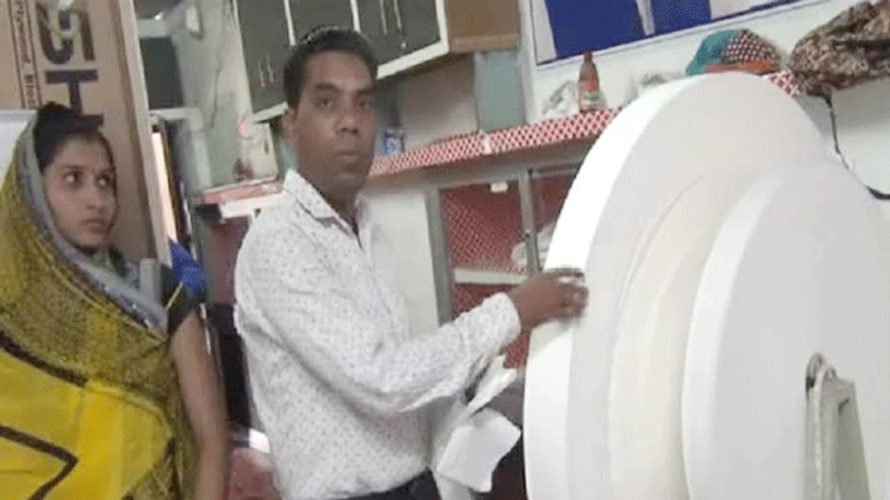 इस युवक के लिए किसी वरदान से कम नहीं है अक्षय कुमार की ये फिल्म, उधार के पैसे से लगाई यूनिट और... इस युवक के लिए किसी वरदान से कम नहीं है अक्षय कुमार की ये फिल्म, उधार के पैसे से लगाई यूनिट और...