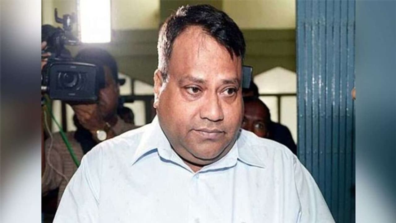 नारद टेप मामला : विशेष CBI अदालत ने निलंबित IPS अधिकारी को जमानत दी नारद टेप मामला : विशेष CBI अदालत ने निलंबित IPS अधिकारी को जमानत दी