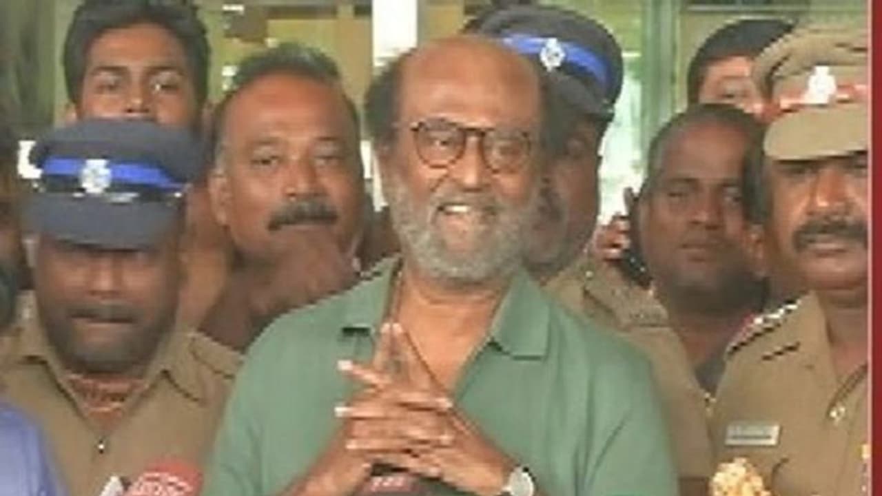 தமிழக மக்கள் சாதாரணமானவர்கள் இல்ல… 2021 அரசியலில் பெரிய அற்புதத்தை, அதிசயத்தை நிகழ்த்துவார்கள் !! மீண்டும் தெறிக்கவிட்ட ரஜினி !! தமிழக மக்கள் சாதாரணமானவர்கள் இல்ல… 2021 அரசியலில் பெரிய அற்புதத்தை, அதிசயத்தை நிகழ்த்துவார்கள் !! மீண்டும் தெறிக்கவிட்ட ரஜினி !!