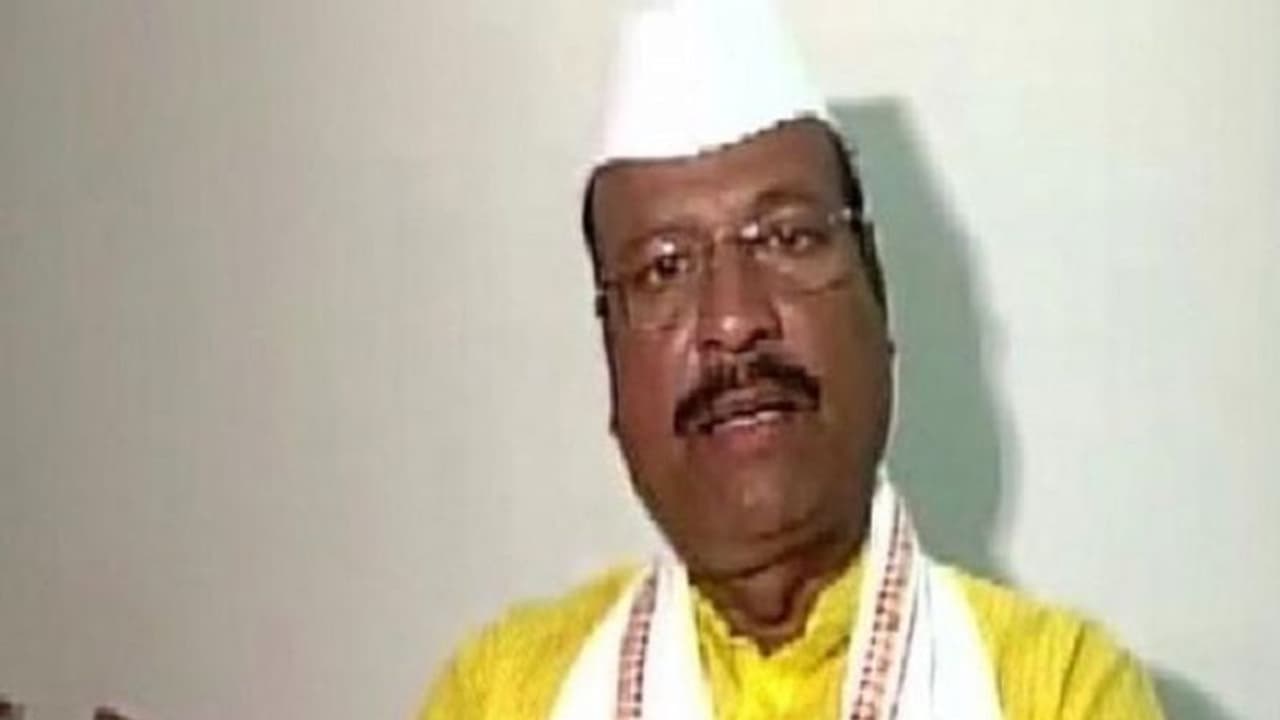 எங்க கட்சி எம்எல்ஏக்களை விலைக்கு வாங்குனா அவங்க தலைய வெட்டுவோம் !! சிவசேனா எம்எல்ஏ மிரட்டல் !! எங்க கட்சி எம்எல்ஏக்களை விலைக்கு வாங்குனா அவங்க தலைய வெட்டுவோம் !! சிவசேனா எம்எல்ஏ மிரட்டல் !!