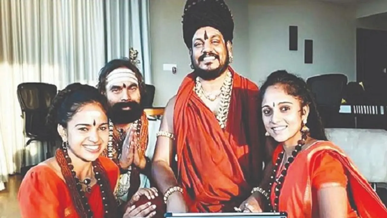 ಯುವತಿಯರ ಅಕ್ರಮ ವಶ ಪ್ರಕರಣ: ನಿತ್ಯಾನಂದಗೆ ಗುಜರಾತ್ ಹೈಕೋರ್ಟ್ ಕ್ಲೀನ್ಚಿಟ್ ಯುವತಿಯರ ಅಕ್ರಮ ವಶ ಪ್ರಕರಣ: ನಿತ್ಯಾನಂದಗೆ ಗುಜರಾತ್ ಹೈಕೋರ್ಟ್ ಕ್ಲೀನ್ಚಿಟ್