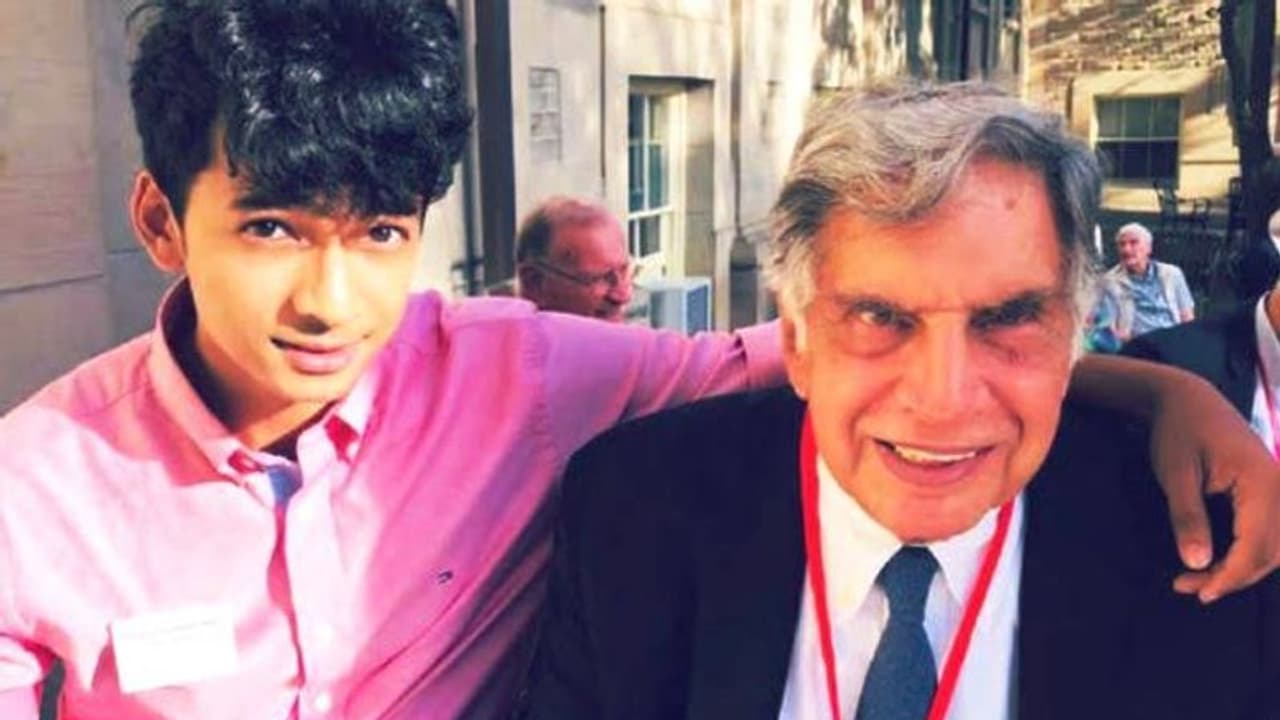 రతన్ టాటా భుజంపై చెయ్యి వేసి కుర్రాడు...ఇప్పుడు ఏంచేస్తున్నాడో తెలుసా... రతన్ టాటా భుజంపై చెయ్యి వేసి కుర్రాడు...ఇప్పుడు ఏంచేస్తున్నాడో తెలుసా...