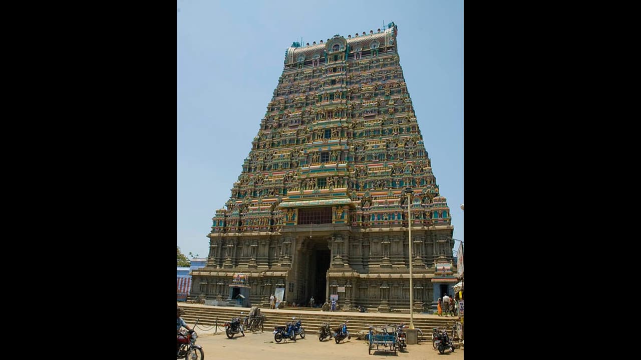 ಮೈಸೂರು: ಚುನಾವಣಾ ಗದ್ದಲ ಮುಗಿಸಿ ಗೆಲುವಿಗಾಗಿ ಅಭ್ಯರ್ಥಿಗಳ ಟೆಂಪಲ್ ರನ್