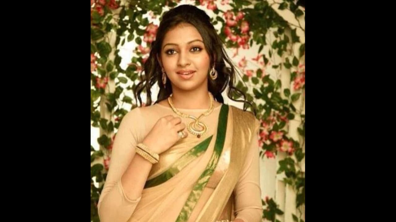 எச்சில் தட்டையும்... டாய்லெட் கழுவவும் என்னால் முடியாது..! பிக்பாஸ் வதந்திக்கு லட்சுமி மேனன் காரசார பதில்! எச்சில் தட்டையும்... டாய்லெட் கழுவவும் என்னால் முடியாது..! பிக்பாஸ் வதந்திக்கு லட்சுமி மேனன் காரசார பதில்!