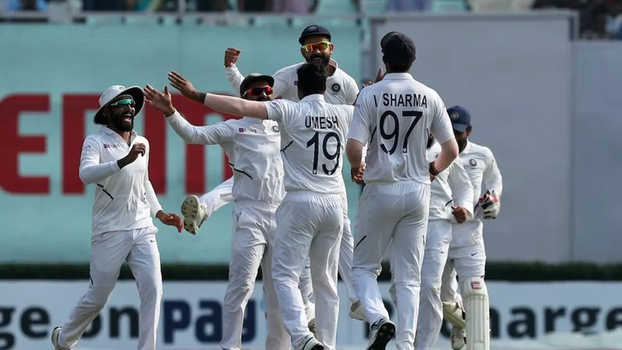 ಪಿಂಕ್ ಬಾಲ್ ಟೆಸ್ಟ್ನಲ್ಲಿ ಐತಿಹಾಸಿಕ ಗೆಲುವು; ಕೊಹ್ಲಿ ಸೈನ್ಯಕ್ಕೆ ಫ್ಯಾನ್ಸ್ ಸಲ್ಯೂಟ್! ಪಿಂಕ್ ಬಾಲ್ ಟೆಸ್ಟ್ನಲ್ಲಿ ಐತಿಹಾಸಿಕ ಗೆಲುವು; ಕೊಹ್ಲಿ ಸೈನ್ಯಕ್ಕೆ ಫ್ಯಾನ್ಸ್ ಸಲ್ಯೂಟ್!