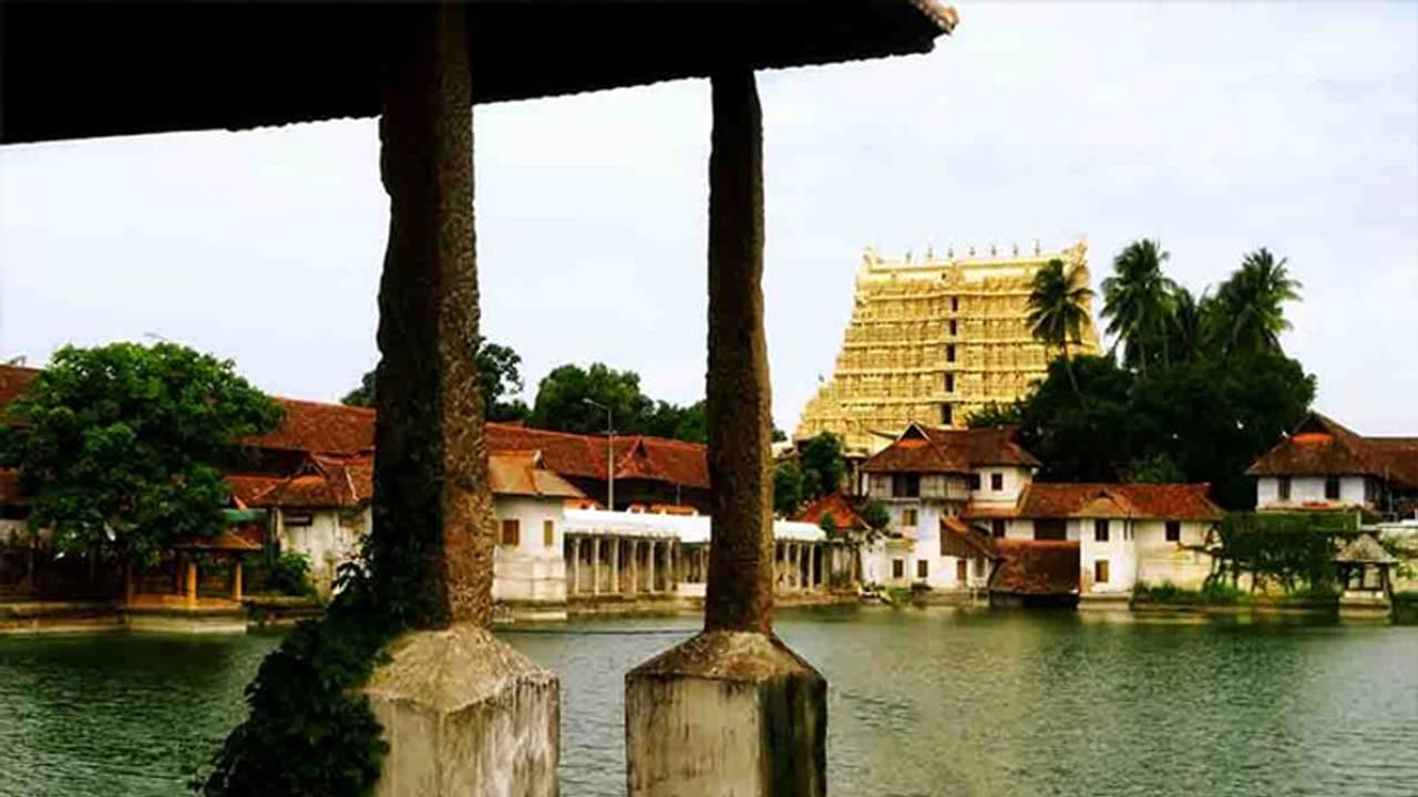 अद्भुत है केरल के पद्मनाभ स्वामी मंदिर में होने वाला 56 दिन लंबा ये उत्सव अद्भुत है केरल के पद्मनाभ स्वामी मंदिर में होने वाला 56 दिन लंबा ये उत्सव