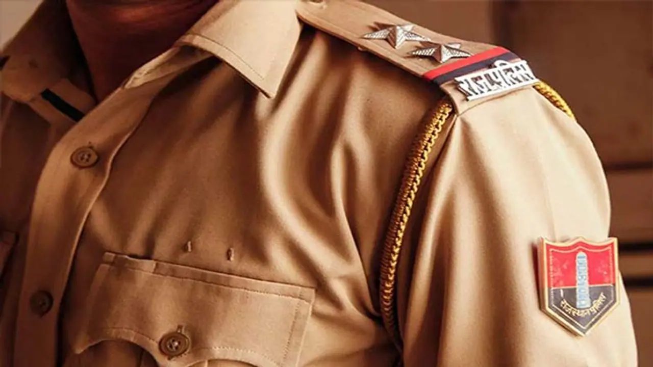 ഭക്ഷണം നൽകാൻ വൈകി; വിളിച്ചിട്ട് കോളെടുത്തില്ല; വിലങ്ങണിയിച്ച് മർദ്ദിച്ചതായി പൊലീസുകാരനെതിരെ ഹോട്ടൽ മാനേജർ ഭക്ഷണം നൽകാൻ വൈകി; വിളിച്ചിട്ട് കോളെടുത്തില്ല; വിലങ്ങണിയിച്ച് മർദ്ദിച്ചതായി പൊലീസുകാരനെതിരെ ഹോട്ടൽ മാനേജർ