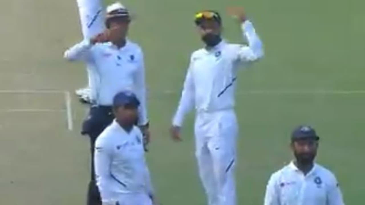 ಬಾಂಗ್ಲಾ ಕ್ರಿಕೆಟಿಗನ ತುರ್ತು ಚಿಕಿತ್ಸೆಗೆ ಭಾರತೀಯ ಫಿಸಿಯೋ ಕರೆದ ಕೊಹ್ಲಿ! ಬಾಂಗ್ಲಾ ಕ್ರಿಕೆಟಿಗನ ತುರ್ತು ಚಿಕಿತ್ಸೆಗೆ ಭಾರತೀಯ ಫಿಸಿಯೋ ಕರೆದ ಕೊಹ್ಲಿ!