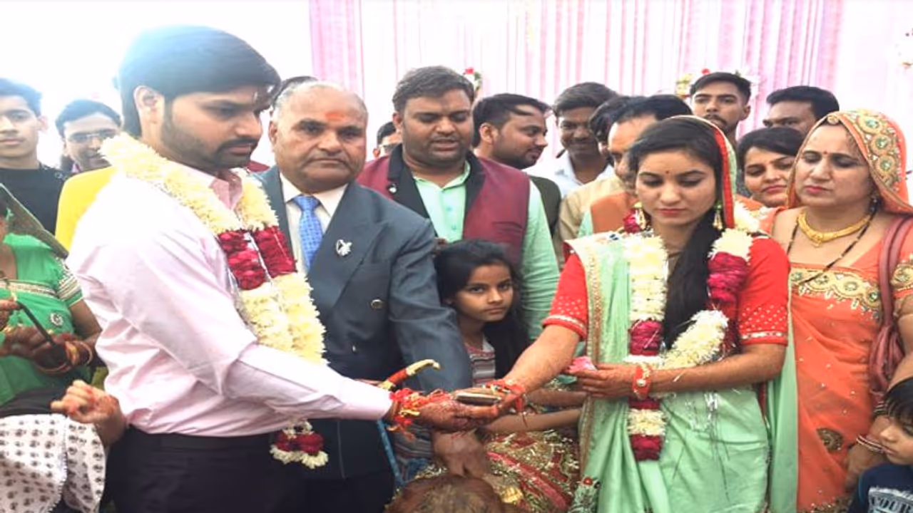 कोटा में दामाद ने दहेज में मांगी ऐसी चीज, जमकर तारीफ कर रहे लोग कोटा में दामाद ने दहेज में मांगी ऐसी चीज, जमकर तारीफ कर रहे लोग