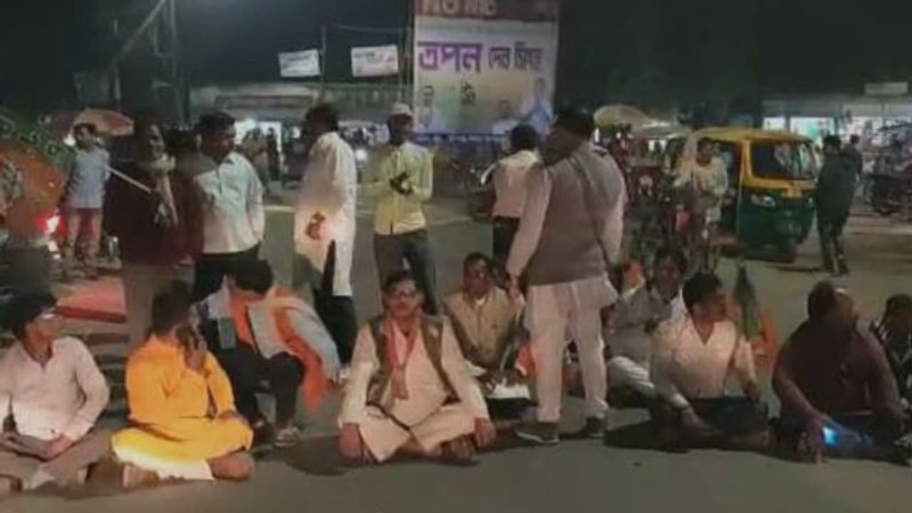 পুলিশের আপত্তিতে বাতিল বিপ্লব দেব এর রোড শো, বিজেপির বিক্ষোভে অগ্নিগর্ভ কালিয়াগঞ্জ পুলিশের আপত্তিতে বাতিল বিপ্লব দেব এর রোড শো, বিজেপির বিক্ষোভে অগ্নিগর্ভ কালিয়াগঞ্জ